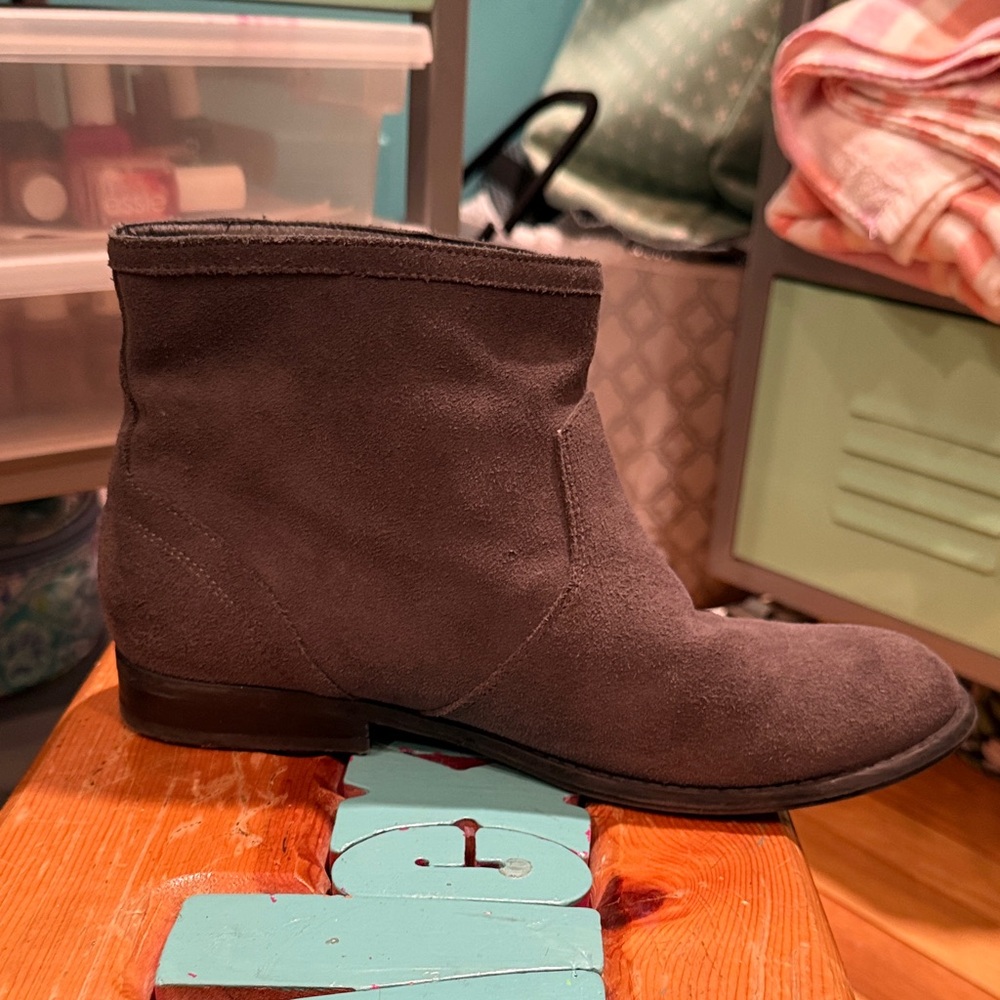 Aldo Gray Ankle Boots - Picture 9 of 16